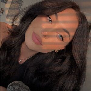 Meet your Posher, Hayley